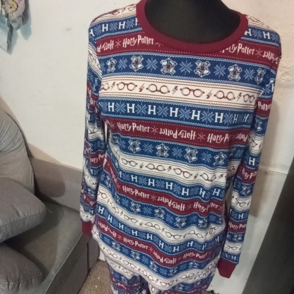 Harry Potter holiday pjs - Picture 2 of 3